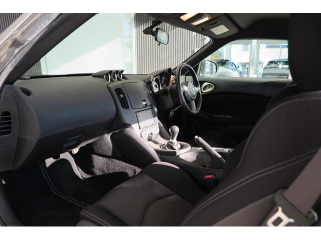 フェアレディＺ ベースグレード　６速マニュアル　純正メモリーナビ　ＨＩＤライト　ニスモタワーバー　インテリキー（31枚目）