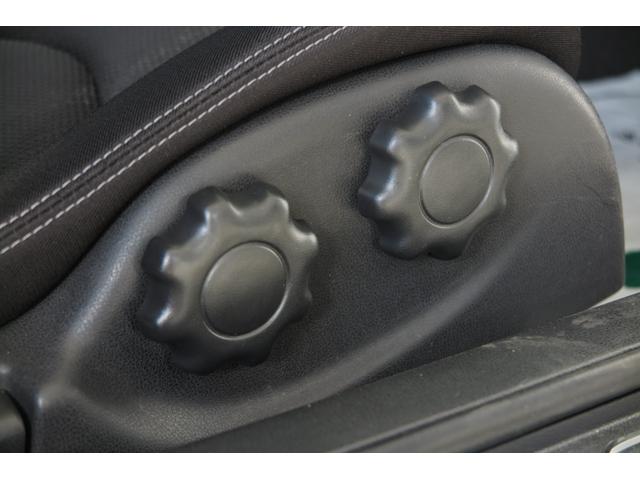 フェアレディＺ ベースグレード　６速マニュアル　純正メモリーナビ　ＨＩＤライト　ニスモタワーバー　インテリキー（32枚目）