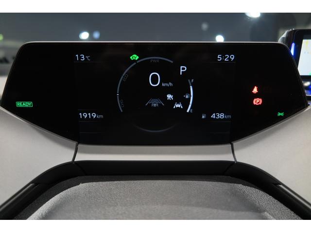 プリウス Ｚ　４ＷＤドライレコ前後　ステアリングヒーター　シートヒーター＆クーラー　ヒーテッドドアミラー　パワーバックドア　アラウンドビューモニター　オートハイビーム　レーンキープ　プッシュスタート　ＦＲソナー（6枚目）