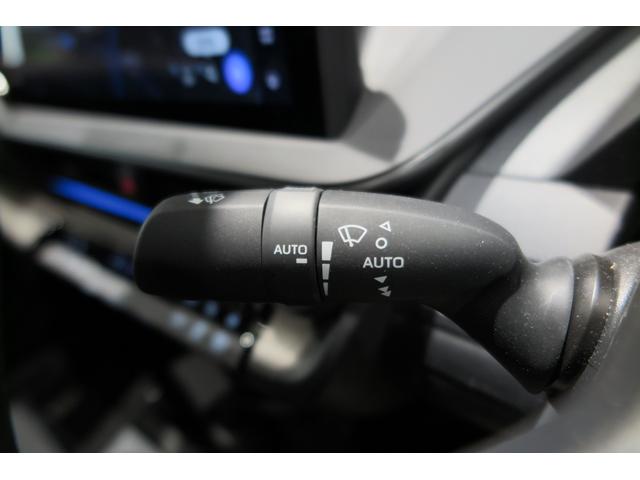 プリウス Ｚ　４ＷＤドライレコ前後　ステアリングヒーター　シートヒーター＆クーラー　ヒーテッドドアミラー　パワーバックドア　アラウンドビューモニター　オートハイビーム　レーンキープ　プッシュスタート　ＦＲソナー（9枚目）