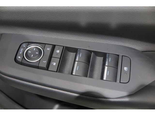 プリウス Ｚ　４ＷＤドライレコ前後　ステアリングヒーター　シートヒーター＆クーラー　ヒーテッドドアミラー　パワーバックドア　アラウンドビューモニター　オートハイビーム　レーンキープ　プッシュスタート　ＦＲソナー（24枚目）