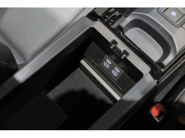プリウス Ｚ　４ＷＤドライレコ前後　ステアリングヒーター　シートヒーター＆クーラー　ヒーテッドドアミラー　パワーバックドア　アラウンドビューモニター　オートハイビーム　レーンキープ　プッシュスタート　ＦＲソナー（32枚目）