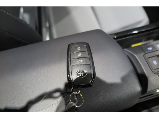 プリウス Ｚ　４ＷＤドライレコ前後　ステアリングヒーター　シートヒーター＆クーラー　ヒーテッドドアミラー　パワーバックドア　アラウンドビューモニター　オートハイビーム　レーンキープ　プッシュスタート　ＦＲソナー（33枚目）