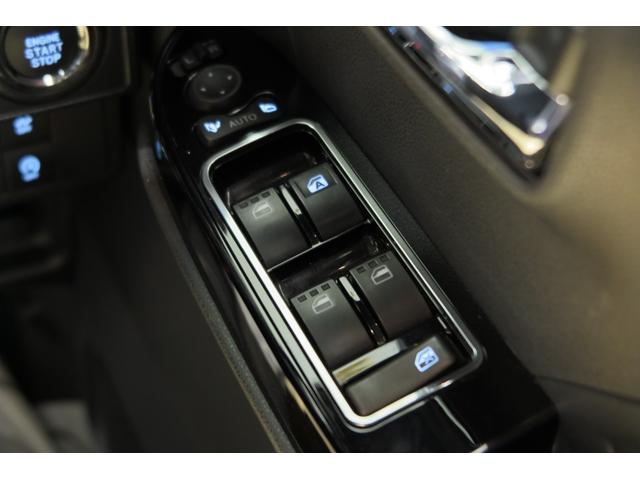 タント カスタムＸスタイルセレクション　ステアリングリモコン　ロングスライドシート　ＦＲパーキングソナー　アイドリングストップ　プッシュスタート　衝突被害軽減ブレーキ　ドラレコ　アラウンドビューモニター　両側パワースライドドア　レーンキープ（32枚目）