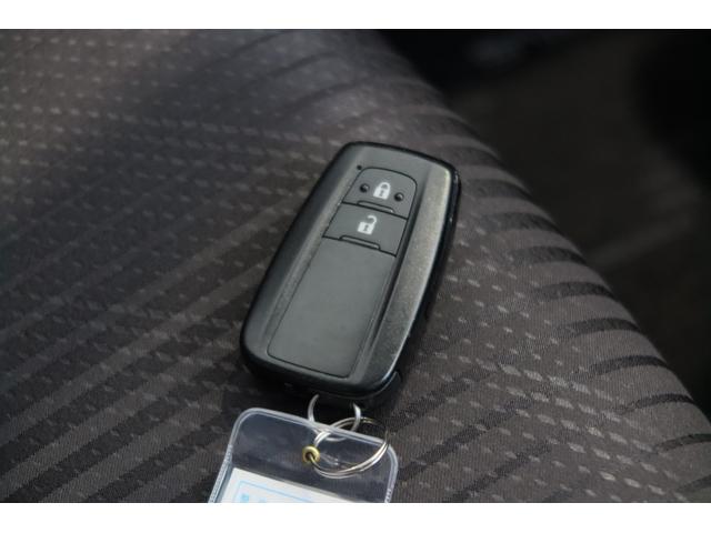 プリウス Ａ　パーキングアシスト　ＦＲソナー　プッシュスタート　ＬＥＤオートライトハイビーム＆フォグ　クルーズコントロール　オートワイパー　ブラインドスポットモニター　ステアリングリモコン　ヘッドアップディスプレイ（17枚目）