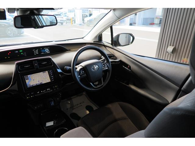 プリウス Ａ　パーキングアシスト　ＦＲソナー　プッシュスタート　ＬＥＤオートライトハイビーム＆フォグ　クルーズコントロール　オートワイパー　ブラインドスポットモニター　ステアリングリモコン　ヘッドアップディスプレイ（19枚目）