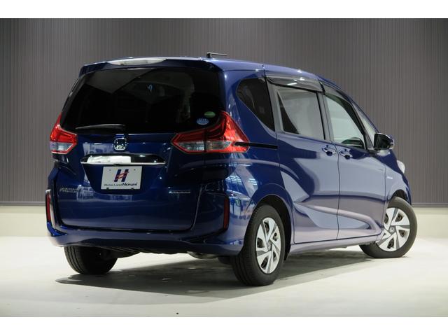 フリードハイブリッド ハイブリッド・Ｇホンダセンシング　木目調パネル　ヒーテッドドアミラー　ステアリモコン　ＬＥＤオートライト　プッシュスタート　ＴＶジャンパー　ホンダセンシング　レーンキープ　ＬＫＡＳ　アダプティブクルーズコントロール　ＥＣＯＮ（3枚目）