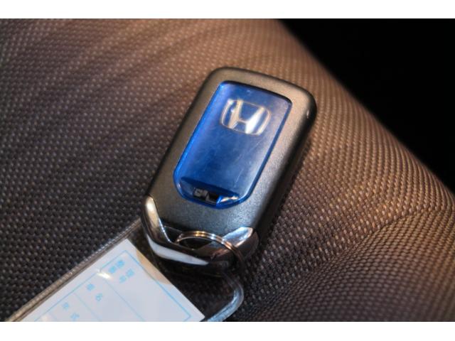 フリードハイブリッド ハイブリッド・Ｇホンダセンシング　木目調パネル　ヒーテッドドアミラー　ステアリモコン　ＬＥＤオートライト　プッシュスタート　ＴＶジャンパー　ホンダセンシング　レーンキープ　ＬＫＡＳ　アダプティブクルーズコントロール　ＥＣＯＮ（17枚目）