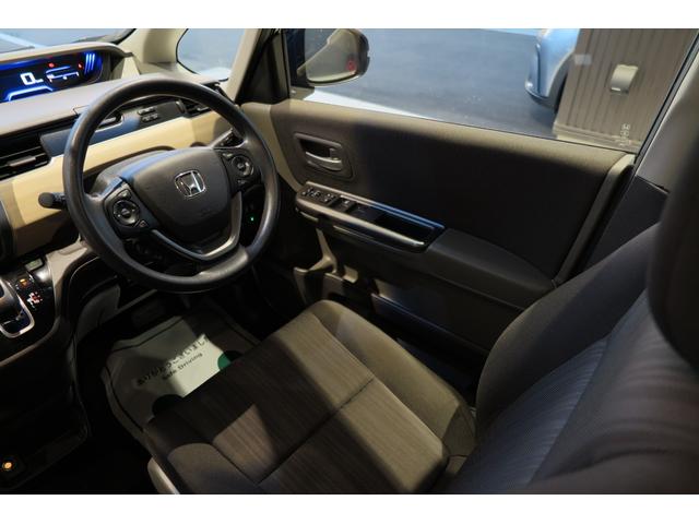 フリードハイブリッド ハイブリッド・Ｇホンダセンシング　木目調パネル　ヒーテッドドアミラー　ステアリモコン　ＬＥＤオートライト　プッシュスタート　ＴＶジャンパー　ホンダセンシング　レーンキープ　ＬＫＡＳ　アダプティブクルーズコントロール　ＥＣＯＮ（40枚目）