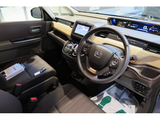 フリードハイブリッド ハイブリッド・Ｇホンダセンシング　木目調パネル　ヒーテッドドアミラー　ステアリモコン　ＬＥＤオートライト　プッシュスタート　ＴＶジャンパー　ホンダセンシング　レーンキープ　ＬＫＡＳ　アダプティブクルーズコントロール　ＥＣＯＮ（41枚目）