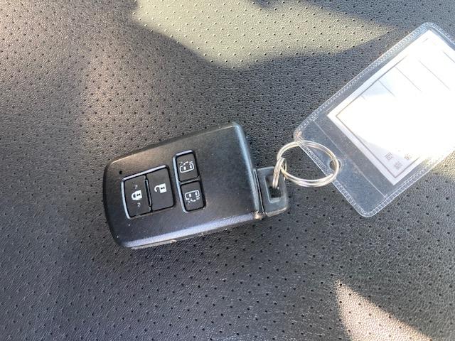ヴォクシー ＺＳ　煌　純正ＢＩＧメモリーナビ　フリップダウンモニター　トヨタセーフティセンス　両側自動ドア　クルーズコントロール　バックモニター　７人乗り　純正エアロ　ドライブレコーダー　ＬＥＤライト　ウィンカーミラー（12枚目）