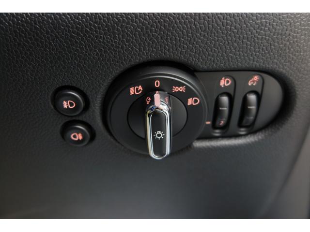 ＭＩＮＩ クーパー　ワンオーナー　純正ナビ　バックカメラ　ＥＴＣ　ＬＥＤヘッドライト　ドラレコ前後　オートワイパー　シートヒーター　ＦＲソナー　レザーシート　ＳＯＳコール　オートエアコン　ステアリングリモコン（12枚目）