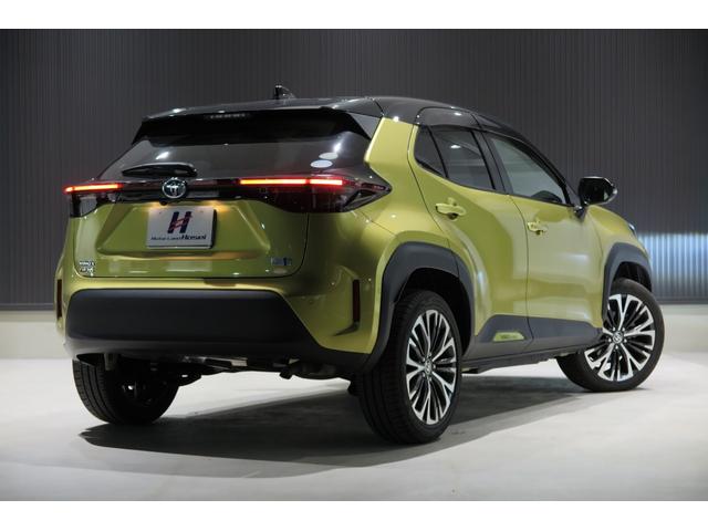 ヤリスクロス ハイブリッドＺ　前席シートヒーター　ステアリングヒーター　バックカメラ　アラウンドビューモニター　ＥＴＣ２．０　エンジンスターター　ブレーキホールド　走行モード　ヘッドアップディスプレイ　ドラレコ前後　電動シート（2枚目）