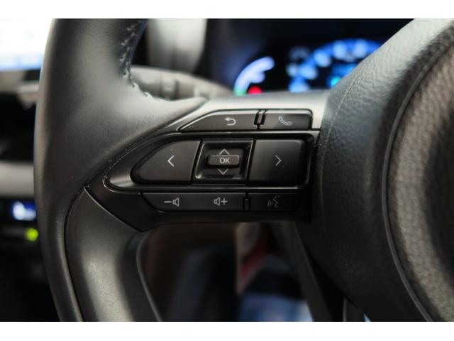 ヤリスクロス ハイブリッドＺ　前席シートヒーター　ステアリングヒーター　バックカメラ　アラウンドビューモニター　ＥＴＣ２．０　エンジンスターター　ブレーキホールド　走行モード　ヘッドアップディスプレイ　ドラレコ前後　電動シート（12枚目）