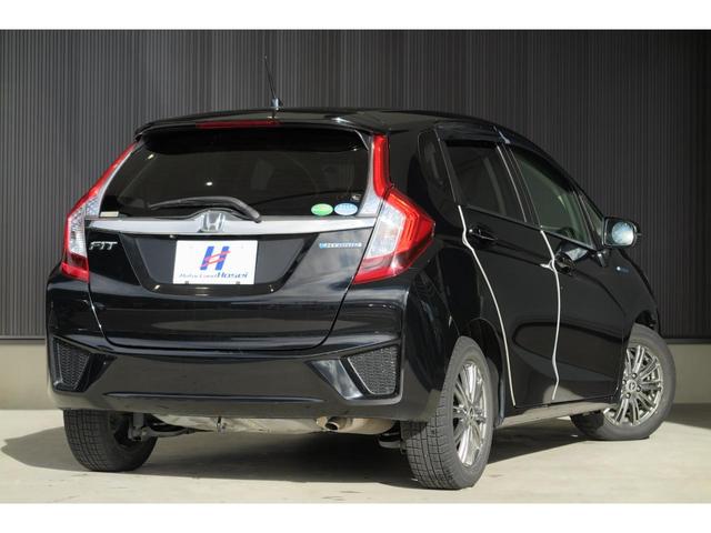 フィットハイブリッド Ｆパッケージ　ステアリングリモコン　スポーツモード　プッシュスタート　ＥＣＯＮ　純正ナビ　エンジンスターター　オートエアコン　バックカメラ（2枚目）