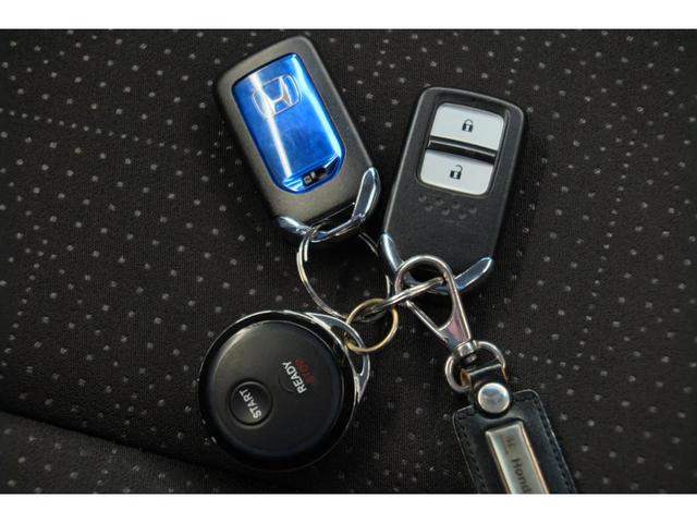 フィットハイブリッド Ｆパッケージ　ステアリングリモコン　スポーツモード　プッシュスタート　ＥＣＯＮ　純正ナビ　エンジンスターター　オートエアコン　バックカメラ（21枚目）