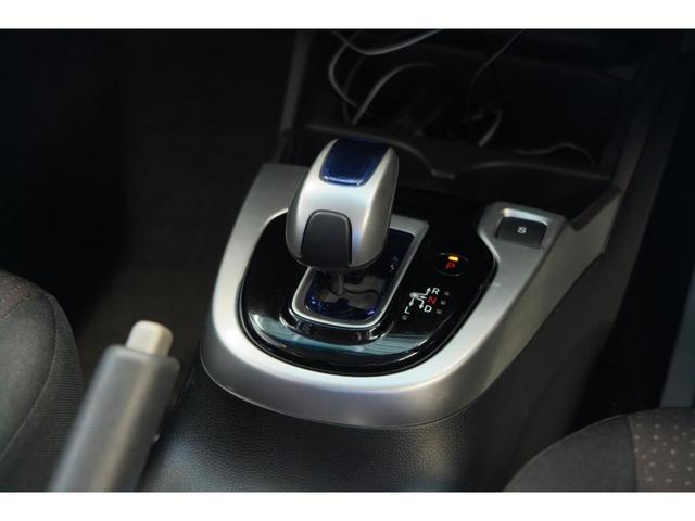 フィットハイブリッド Ｆパッケージ　ステアリングリモコン　スポーツモード　プッシュスタート　ＥＣＯＮ　純正ナビ　エンジンスターター　オートエアコン　バックカメラ（28枚目）