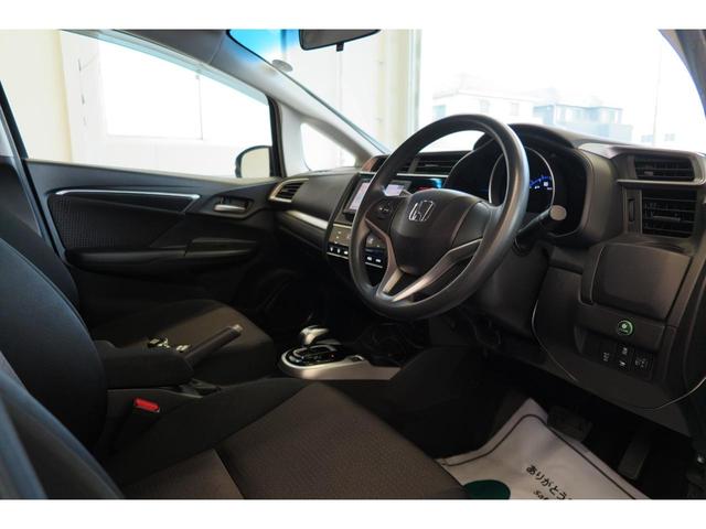 フィットハイブリッド Ｆパッケージ　ステアリングリモコン　スポーツモード　プッシュスタート　ＥＣＯＮ　純正ナビ　エンジンスターター　オートエアコン　バックカメラ（35枚目）