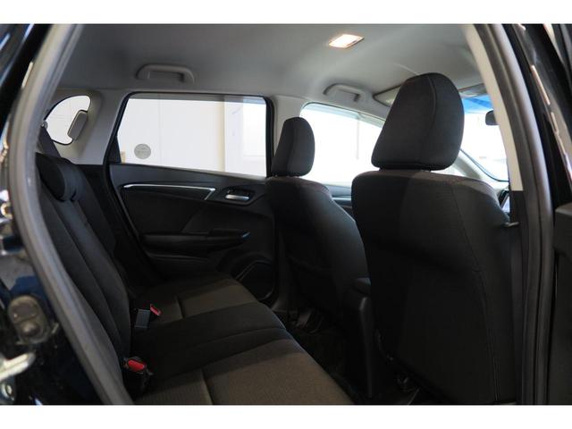 フィットハイブリッド Ｆパッケージ　ステアリングリモコン　スポーツモード　プッシュスタート　ＥＣＯＮ　純正ナビ　エンジンスターター　オートエアコン　バックカメラ（39枚目）