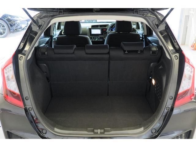 フィットハイブリッド Ｆパッケージ　ステアリングリモコン　スポーツモード　プッシュスタート　ＥＣＯＮ　純正ナビ　エンジンスターター　オートエアコン　バックカメラ（48枚目）