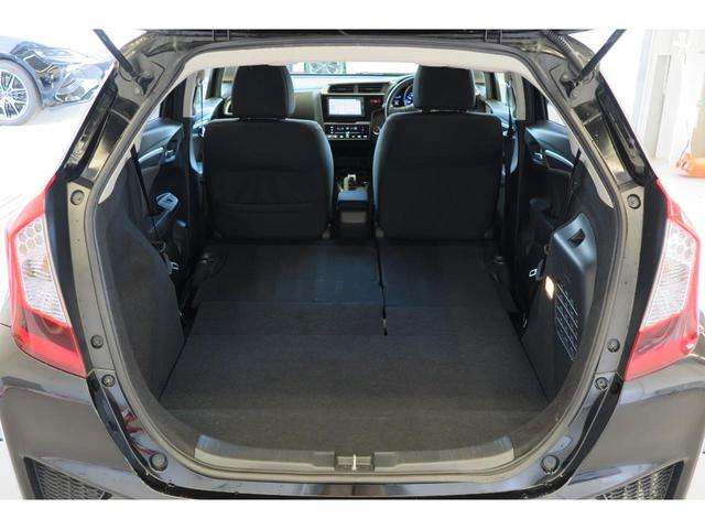 フィットハイブリッド Ｆパッケージ　ステアリングリモコン　スポーツモード　プッシュスタート　ＥＣＯＮ　純正ナビ　エンジンスターター　オートエアコン　バックカメラ（49枚目）