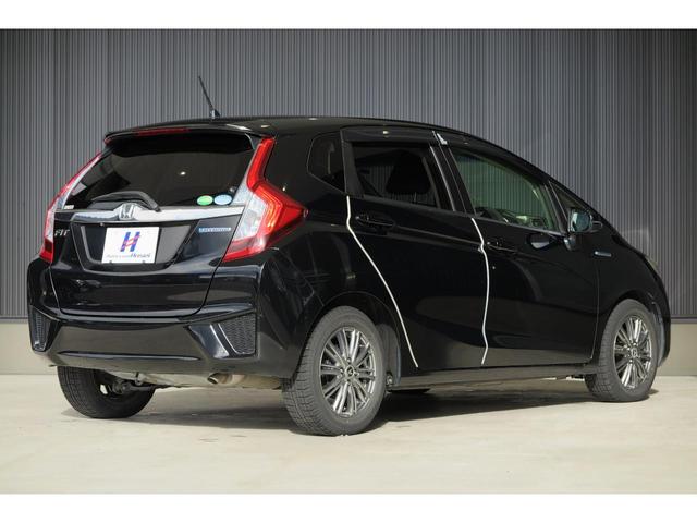 フィットハイブリッド Ｆパッケージ　ステアリングリモコン　スポーツモード　プッシュスタート　ＥＣＯＮ　純正ナビ　エンジンスターター　オートエアコン　バックカメラ（58枚目）