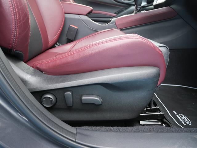 座面と前端部の高さ、前後位置、背もたれ角度、腰まわりのサポートも調整可能です