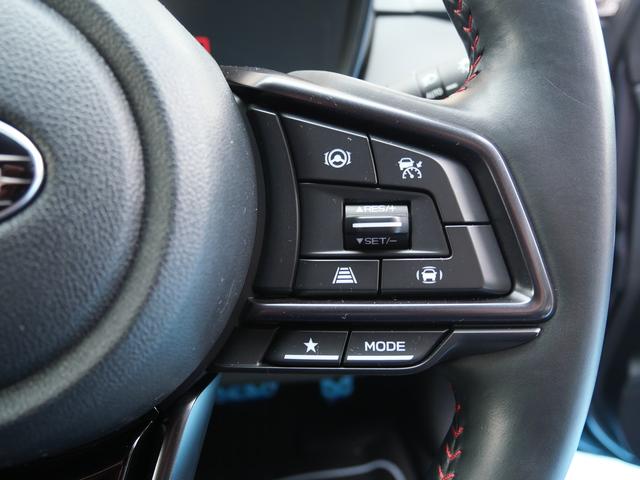 ★ステアリングのスポーク部にはアイサイトの追従クルーズコントロール用の操作スイッチを配置！使い方はご納車の際にしっかりご説明させて頂きます！