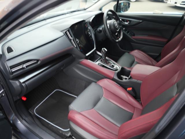 品質高くスポーティーなインテリア