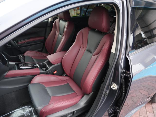 助手席も電動シートです