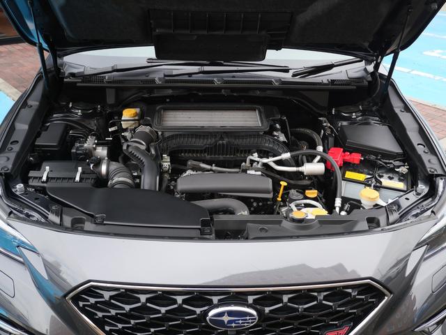 左右対称に向き合ったピストンが水平方向に往復することで互いのチカラを打ち消し合う特性を持つ水平対向エンジン！振動が少なくエンジンフィールは滑らか！他では得られない気持ちの良いドライビングを楽しめます！