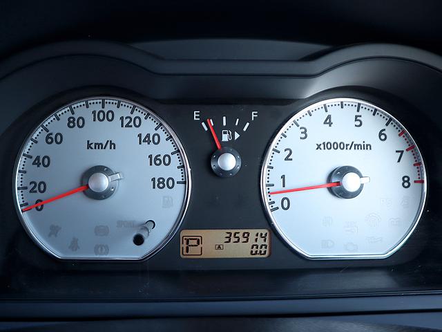 15Mオーセンティック 関東仕入れ 距離36000km スマートキー オートライト オートエアコン タイミングチェーン レベライザー3段階 オーディオ CD再生 電動格納ドアミラー スペアタイヤ有(18枚目)