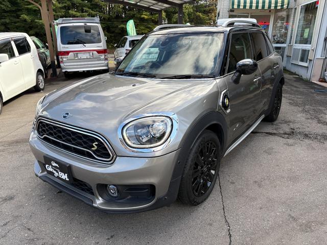 ＭＩＮＩ クーパーＳ　Ｅ　クロスオーバー　オール４　クーパーＳ　Ｅ　クロスオーバー　オール４　ＰＨＥＶ　４ＷＤ　充電コード付　クルーズコントロール　純正ナビ　Ｂｌｕｅｔｏｏｔｈ　バックカメラ　シートヒーター　電動バックドア　ＥＴＣ（4枚目）