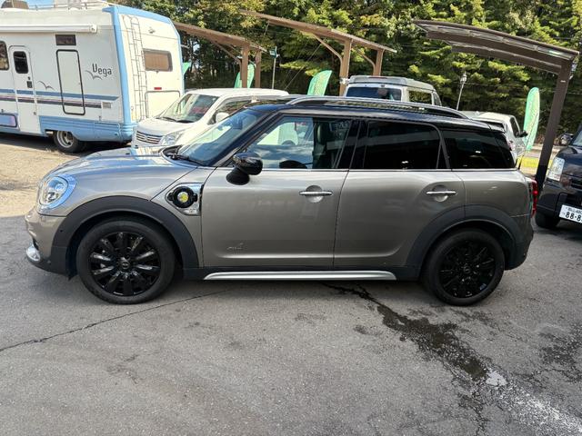 ＭＩＮＩ クーパーＳ　Ｅ　クロスオーバー　オール４　クーパーＳ　Ｅ　クロスオーバー　オール４　ＰＨＥＶ　４ＷＤ　充電コード付　クルーズコントロール　純正ナビ　Ｂｌｕｅｔｏｏｔｈ　バックカメラ　シートヒーター　電動バックドア　ＥＴＣ（6枚目）