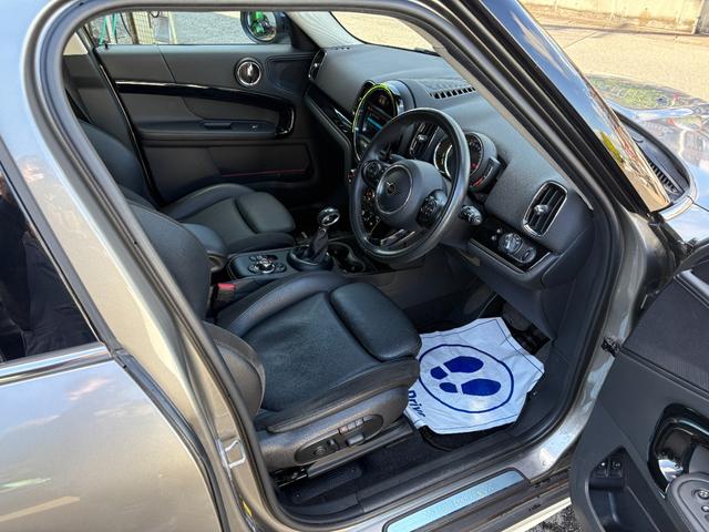 ＭＩＮＩ クーパーＳ　Ｅ　クロスオーバー　オール４　クーパーＳ　Ｅ　クロスオーバー　オール４　ＰＨＥＶ　４ＷＤ　充電コード付　クルーズコントロール　純正ナビ　Ｂｌｕｅｔｏｏｔｈ　バックカメラ　シートヒーター　電動バックドア　ＥＴＣ（30枚目）