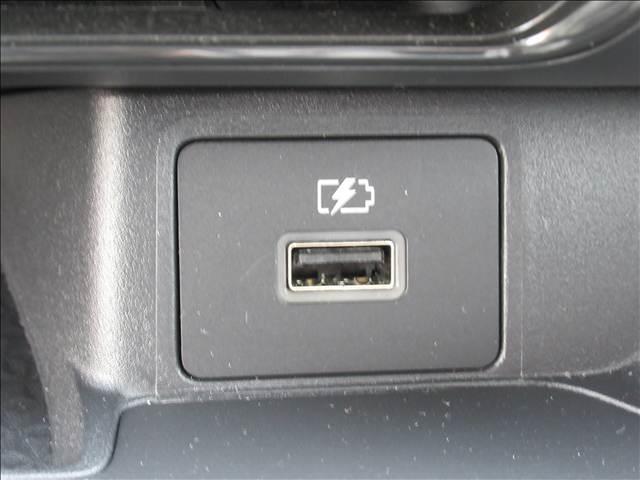 デイズ Ｓ　禁煙　４ＷＤ　メモリーナビ　Ｂｌｕｅｔｏｏｔｈ　バックモニター　ドライブレコーダー　シートヒーター　ＵＳＢソケット　インテリジェントエマージェンシーブレーキ　オートライト　ハイビームアシスト　ＥＴＣ（6枚目）