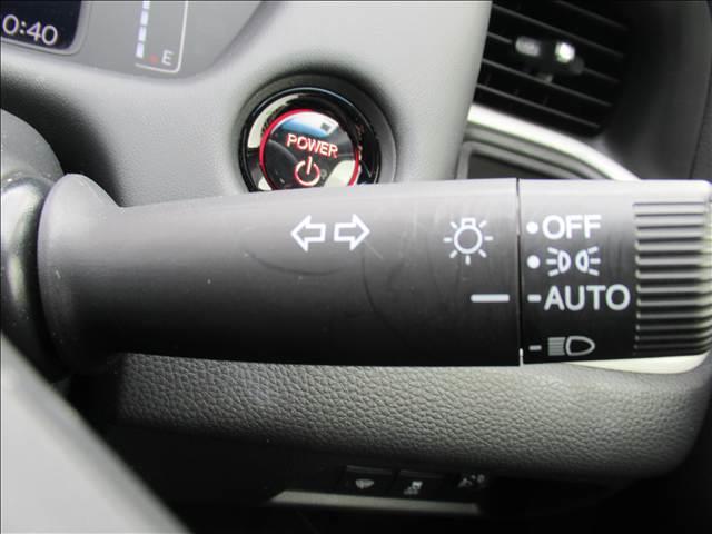 フィット ｅ：ＨＥＶホーム　４ＷＤ　メモリーナビ　Ｂｌｕｅｔｏｏｔｈ　バックモニター　ＥＴＣ　ドライブレコーダー　寒冷地仕様　ホンダセンシング　アダプティブクルーズコントロール　ＬＥＤヘッド　オートハイビーム　革巻ステアリング（41枚目）