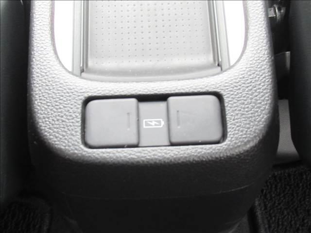 フィット ｅ：ＨＥＶホーム　４ＷＤ　メモリーナビ　Ｂｌｕｅｔｏｏｔｈ　バックモニター　ＥＴＣ　ドライブレコーダー　寒冷地仕様　ホンダセンシング　アダプティブクルーズコントロール　ＬＥＤヘッド　オートハイビーム　革巻ステアリング（65枚目）
