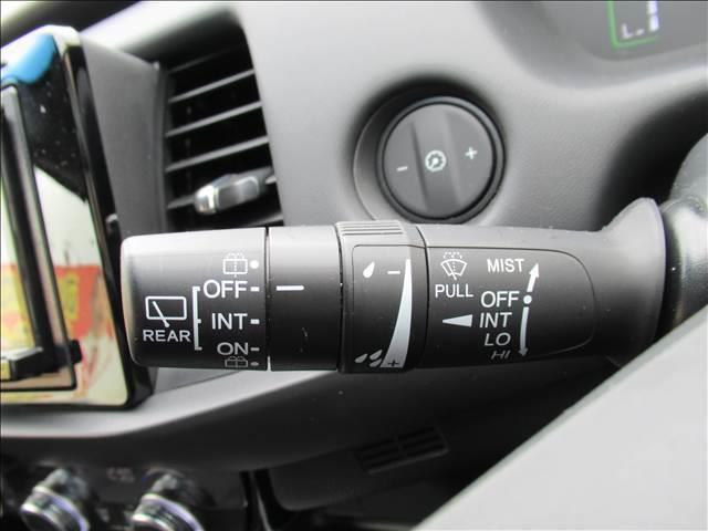 フィット ｅ：ＨＥＶホーム　４ＷＤ　メモリーナビ　Ｂｌｕｅｔｏｏｔｈ　バックモニター　ＥＴＣ　ドライブレコーダー　寒冷地仕様　ホンダセンシング　アダプティブクルーズコントロール　ＬＥＤヘッド　オートハイビーム　革巻きステアリング（40枚目）