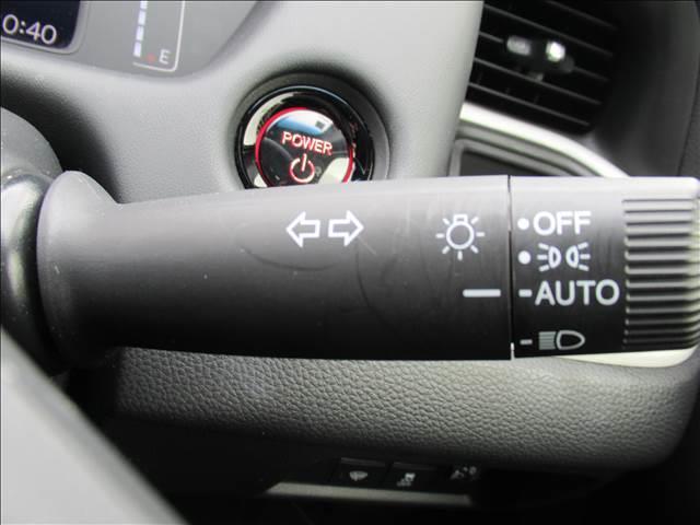 フィット ｅ：ＨＥＶホーム　４ＷＤ　メモリーナビ　Ｂｌｕｅｔｏｏｔｈ　バックモニター　ＥＴＣ　ドライブレコーダー　寒冷地仕様　ホンダセンシング　アダプティブクルーズコントロール　ＬＥＤヘッド　オートハイビーム　革巻きステアリング（41枚目）