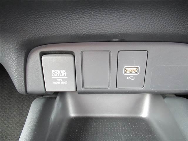 フィット ｅ：ＨＥＶホーム　４ＷＤ　メモリーナビ　Ｂｌｕｅｔｏｏｔｈ　バックモニター　ＥＴＣ　ドライブレコーダー　寒冷地仕様　ホンダセンシング　アダプティブクルーズコントロール　ＬＥＤヘッド　オートハイビーム　革巻きステアリング（56枚目）