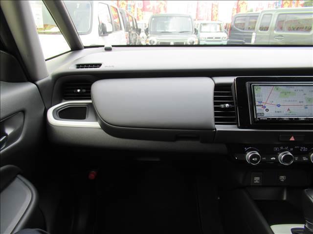 フィット ｅ：ＨＥＶホーム　４ＷＤ　メモリーナビ　Ｂｌｕｅｔｏｏｔｈ　バックモニター　ＥＴＣ　ドライブレコーダー　寒冷地仕様　ホンダセンシング　アダプティブクルーズコントロール　ＬＥＤヘッド　オートハイビーム　革巻きステアリング（60枚目）