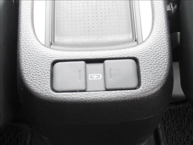 フィット ｅ：ＨＥＶホーム　４ＷＤ　メモリーナビ　Ｂｌｕｅｔｏｏｔｈ　バックモニター　ＥＴＣ　ドライブレコーダー　寒冷地仕様　ホンダセンシング　アダプティブクルーズコントロール　ＬＥＤヘッド　オートハイビーム　革巻きステアリング（65枚目）