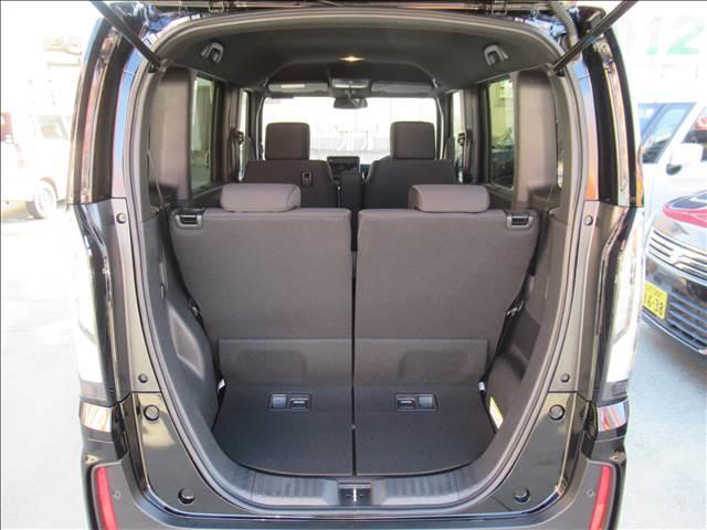 N-BOXカスタム ベースグレード 届出済未使用車 4WD 電動スライドドア シートヒーター 渋滞追従機能付アダプティブクルーズコントロール LEDヘッドランプ オートハイビーム ホンダセンシング 純正14インチAW チップアップシート(9枚目)