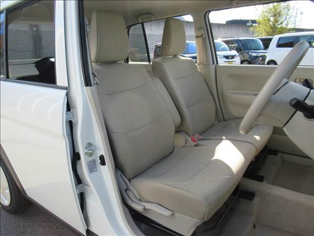 運転席シートは使用感が少なく、良好な状態になっております。前オーナーが綺麗に使っていたのがわかりますね。