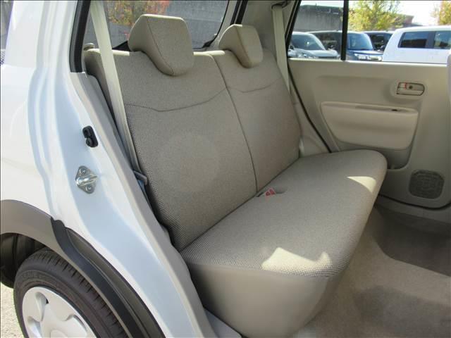 広々とした２列目は大人が乗っても快適にロングドライブが楽しめます。