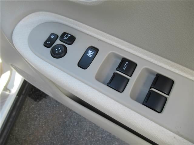 ふぃのの在庫をご覧いただきありがとうございます。総在庫台数６００台以上　届出済未使用車専門店でございます。ぜひ一度　　０１２０−１５３−４４０　までお問い合わせください。