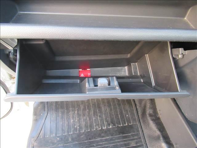 キャリイトラック KCエアコン・パワステ 4WD 禁煙車 マニュアルエアコン MT 3方開荷台 ラジオ パワーステアリング ハロゲンヘッドランプ ドリンクホルダー シガーソケット 運転席エアバック 助手席エアバック(44枚目)