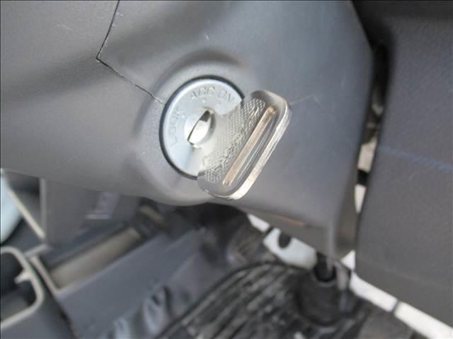 キャリイトラック KCエアコン・パワステ 4WD 禁煙車 マニュアルエアコン MT 3方開荷台 ラジオ パワーステアリング ハロゲンヘッドランプ ドリンクホルダー シガーソケット 運転席エアバック 助手席エアバック(47枚目)