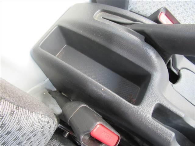 キャリイトラック KCエアコン・パワステ 4WD 禁煙車 マニュアルエアコン MT 3方開荷台 ラジオ パワーステアリング ハロゲンヘッドランプ ドリンクホルダー シガーソケット 運転席エアバック 助手席エアバック(51枚目)